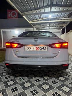 نيسان ألتيما